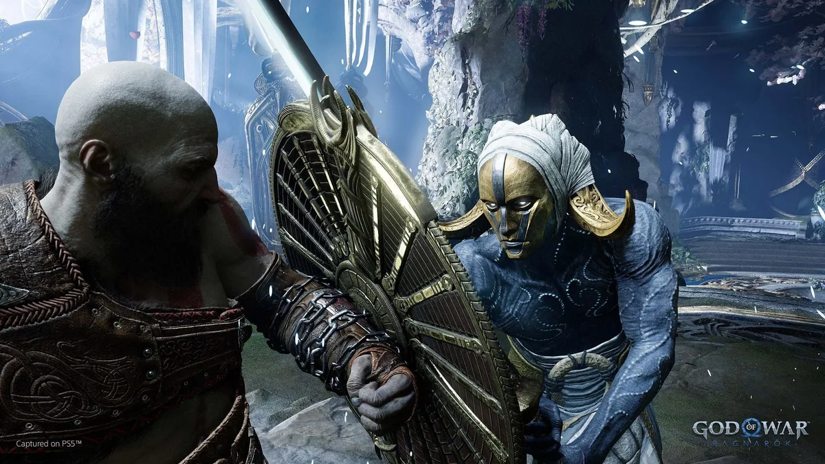 Luftimi bashkon armët e njohura me kërkesat e çdo përballjeje. God of War Ragnarok — Luftimi bashkon armët e njohura me kërkesat e çdo përballjeje.