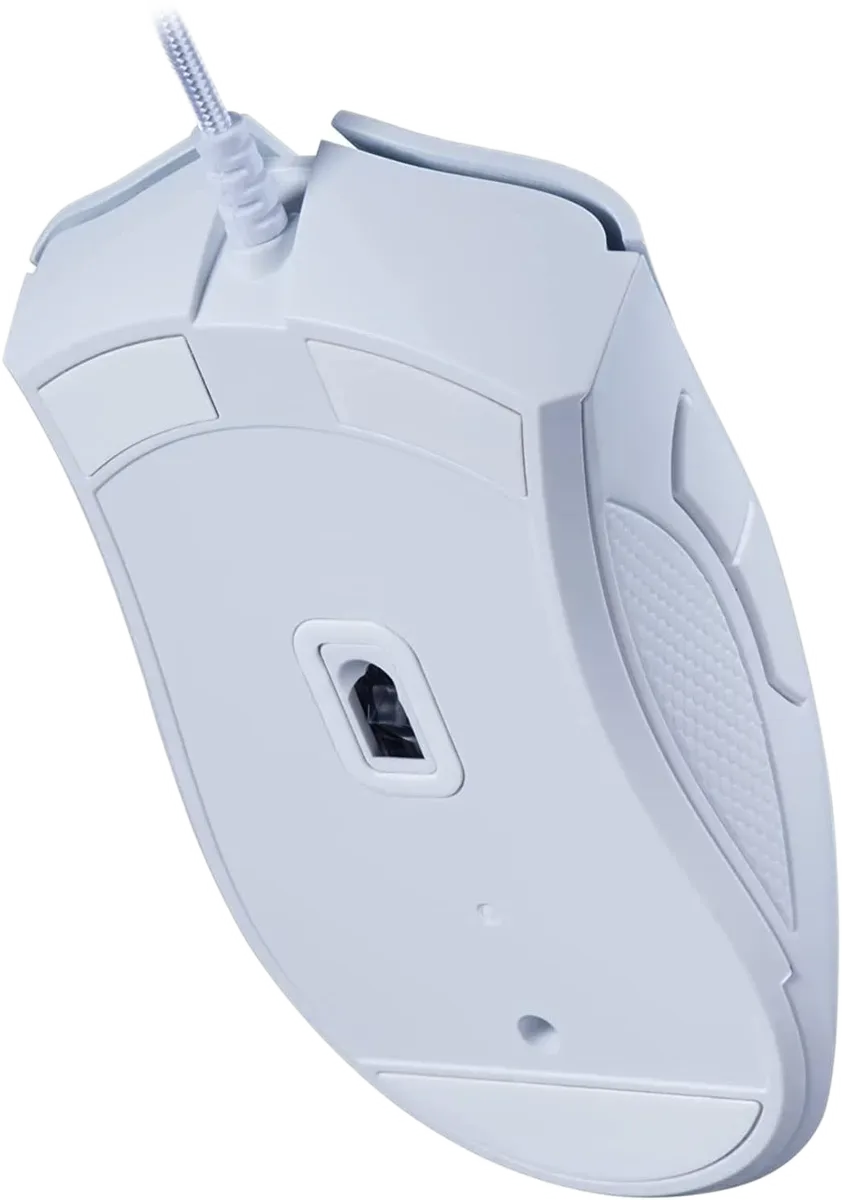 Razer DeathAdder Essential White — Baza tregon sensorin optik dhe këmbëzat e rrëshqitjes.