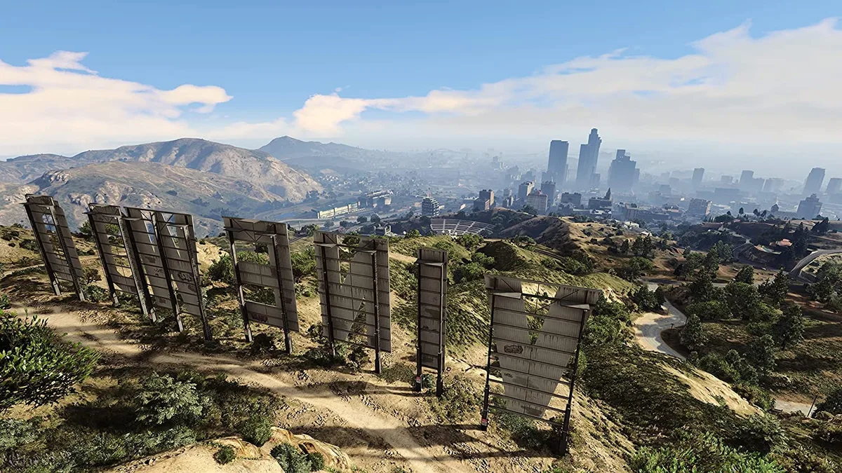 Grand Theft Auto 5 — Los Santos është sfondi i misioneve dhe eksplorimit të lirë.