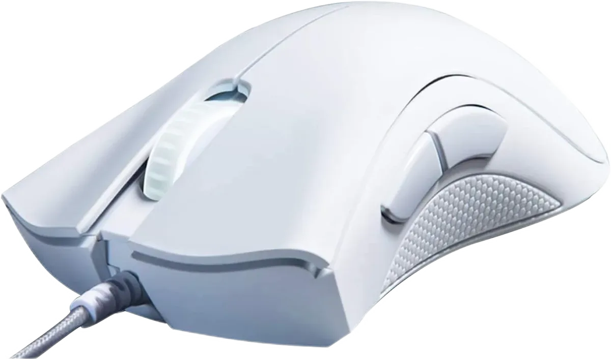 Razer DeathAdder Essential White — Kasa, rrota dhe logoja e bardhë ruajnë të njëjtën temë.